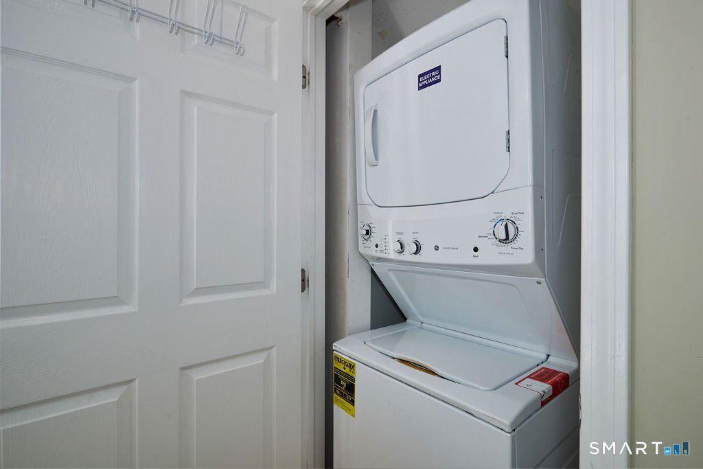 6 Hollyberry Lane, Unit 6 Ridgefield, CT 06877 - Photo 16 of 31 Laundry in unit