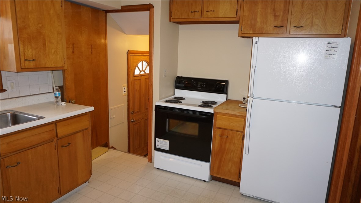 8317 Kenton Avenue Parma, OH 44129 - Photo 4 of 16