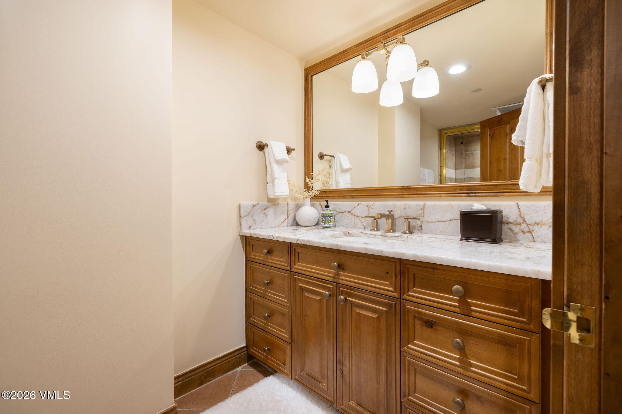 63 Avondale Lane, Unit R1 Beaver Creek, CO 81620 - Photo 23 of 37 2602_villas_at_bc_r1_interior_bath05