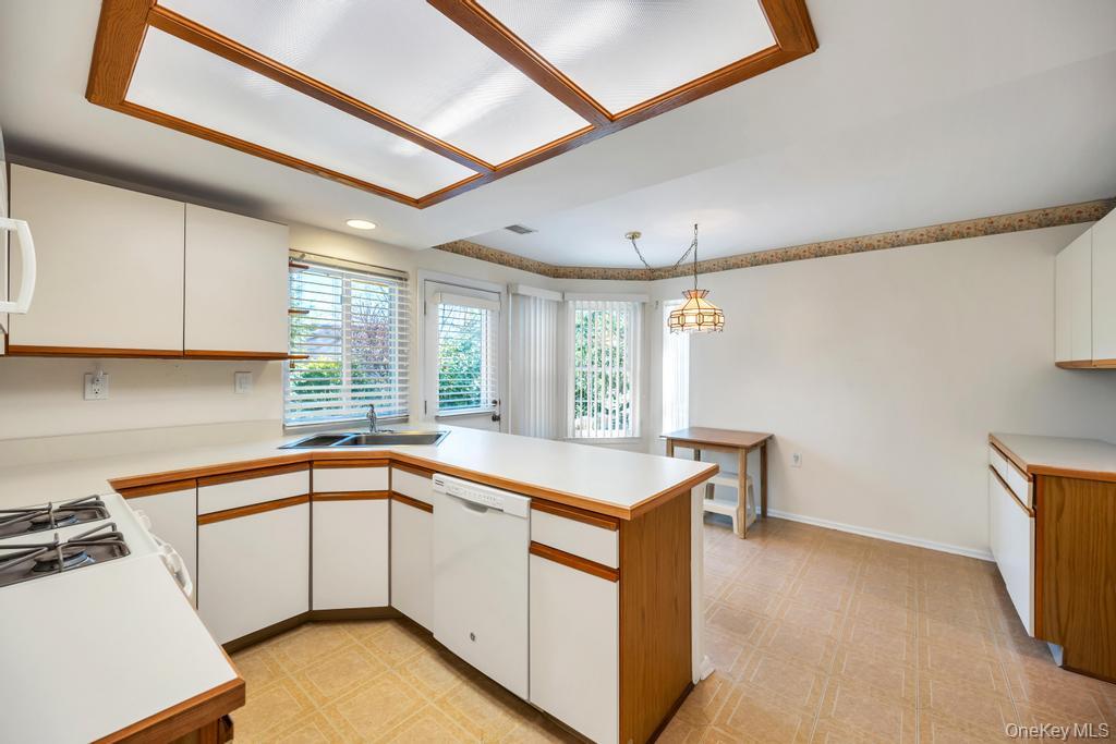 12 Baldwin Court Ridge, NY 11961 - Photo 11 of 33