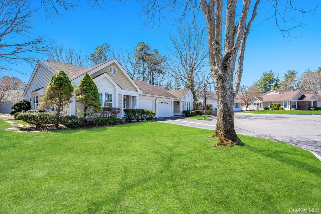 12 Baldwin Court Ridge, NY 11961 - Photo 2 of 33