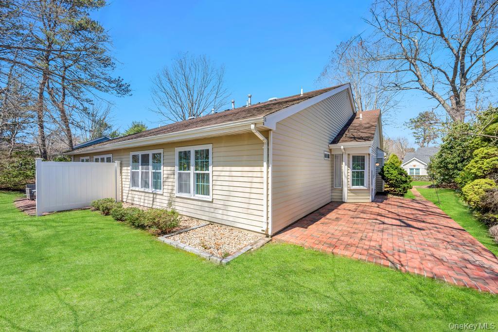 12 Baldwin Court Ridge, NY 11961 - Photo 3 of 33