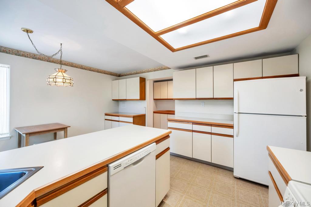 12 Baldwin Court Ridge, NY 11961 - Photo 10 of 33