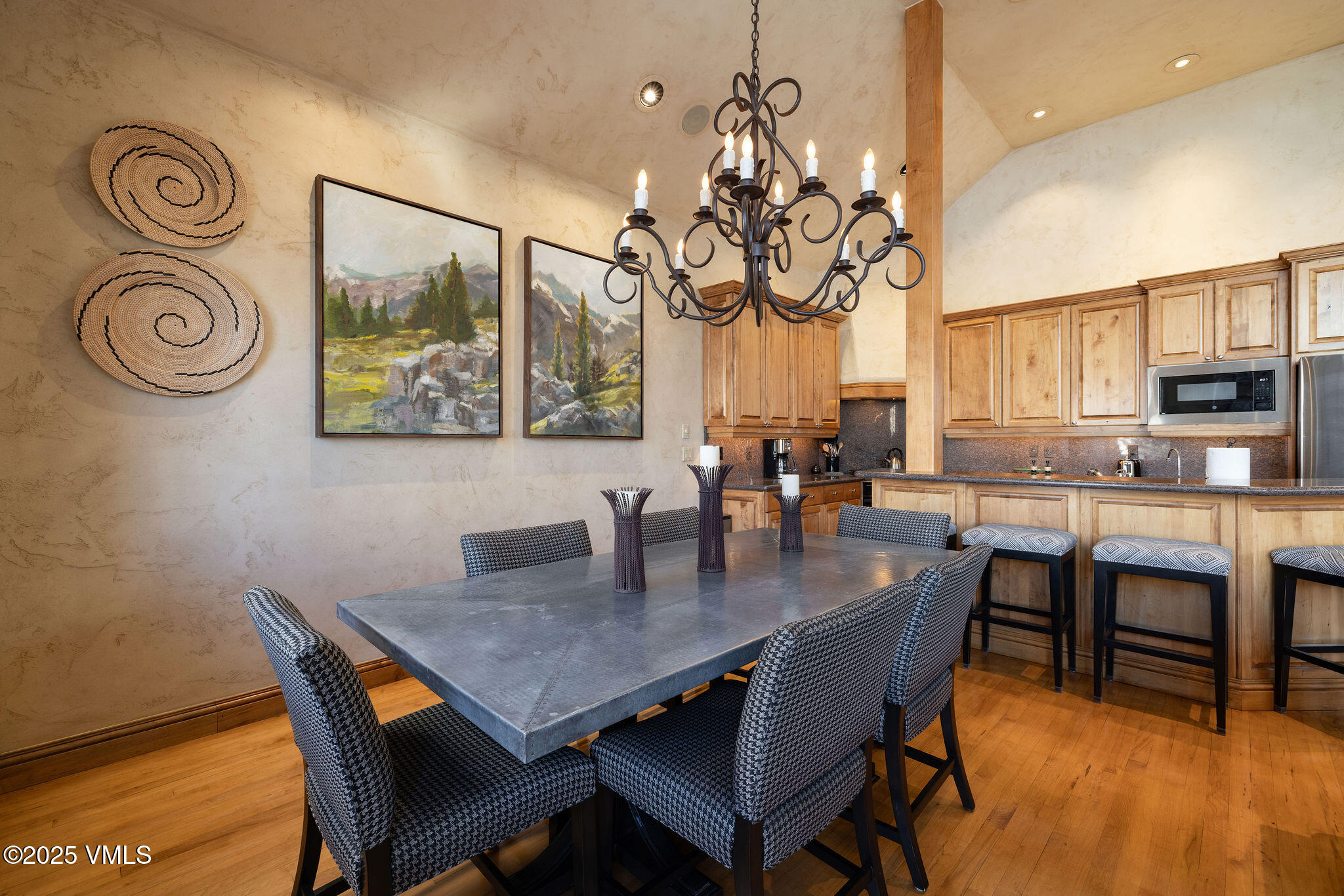 335 Aspen Lane, Unit 15 Beaver Creek, CO 81620 - Photo 13 of 32 2502_335_aspen_ln_15_interior_dining