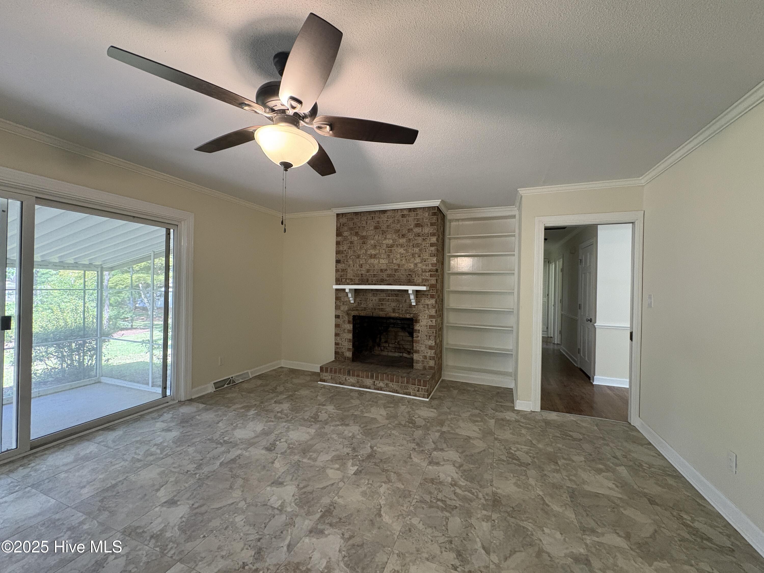 402 Lawson Road Washington, NC 27889 - Photo 6 of 30 Open family room/kitchen