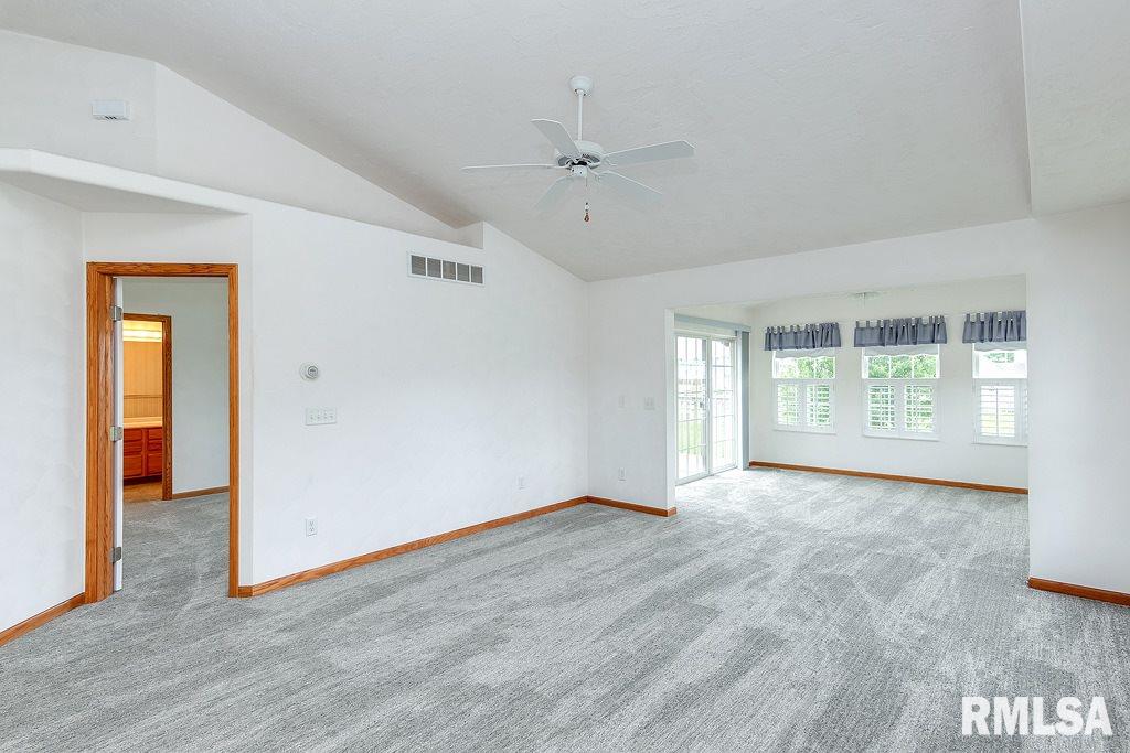 5251 Red Fox Road Bettendorf, IA 52722 - Photo 11 of 24