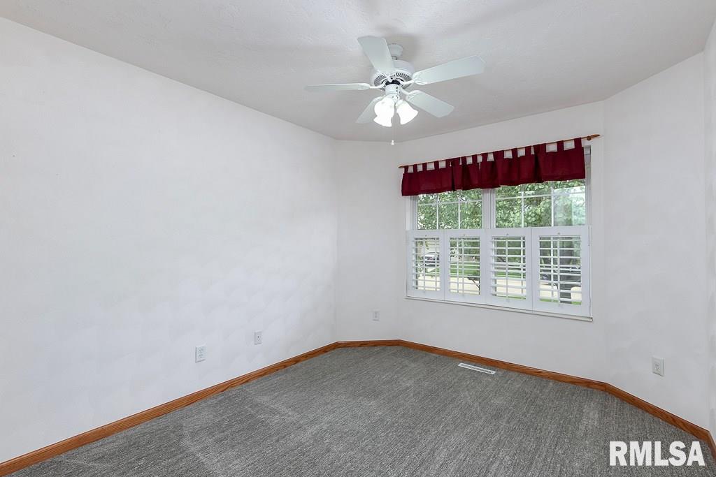 5251 Red Fox Road Bettendorf, IA 52722 - Photo 4 of 24