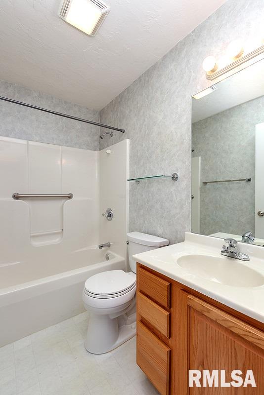 5251 Red Fox Road Bettendorf, IA 52722 - Photo 5 of 24