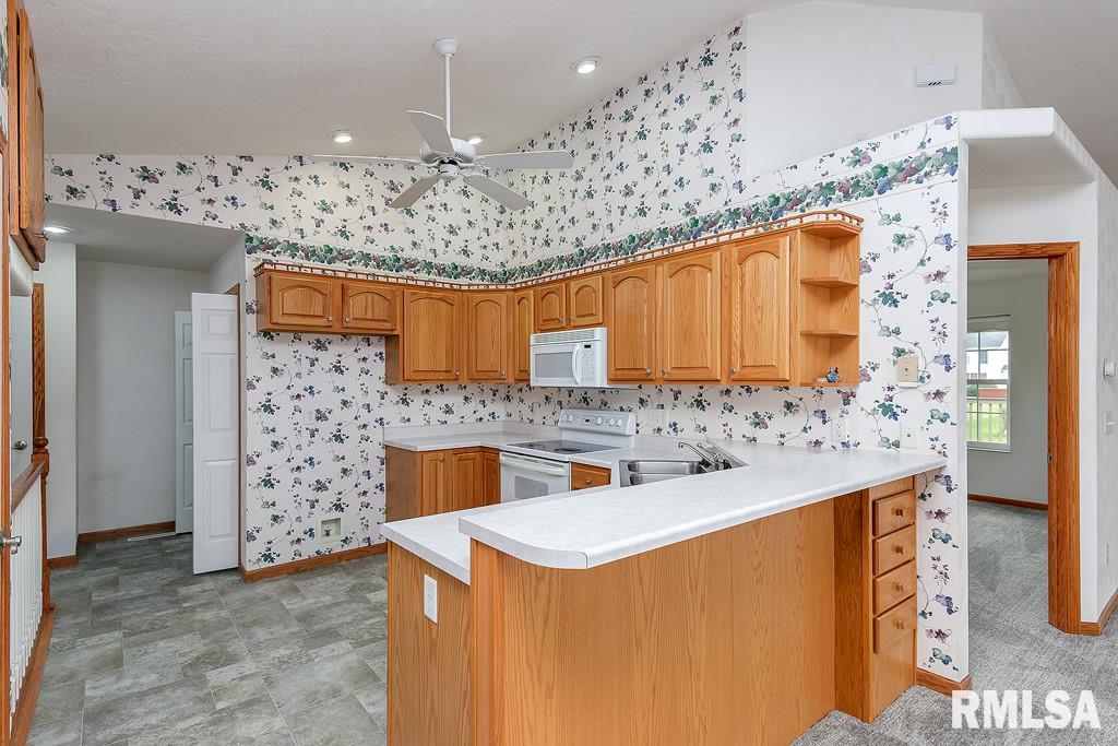 5251 Red Fox Road Bettendorf, IA 52722 - Photo 7 of 24