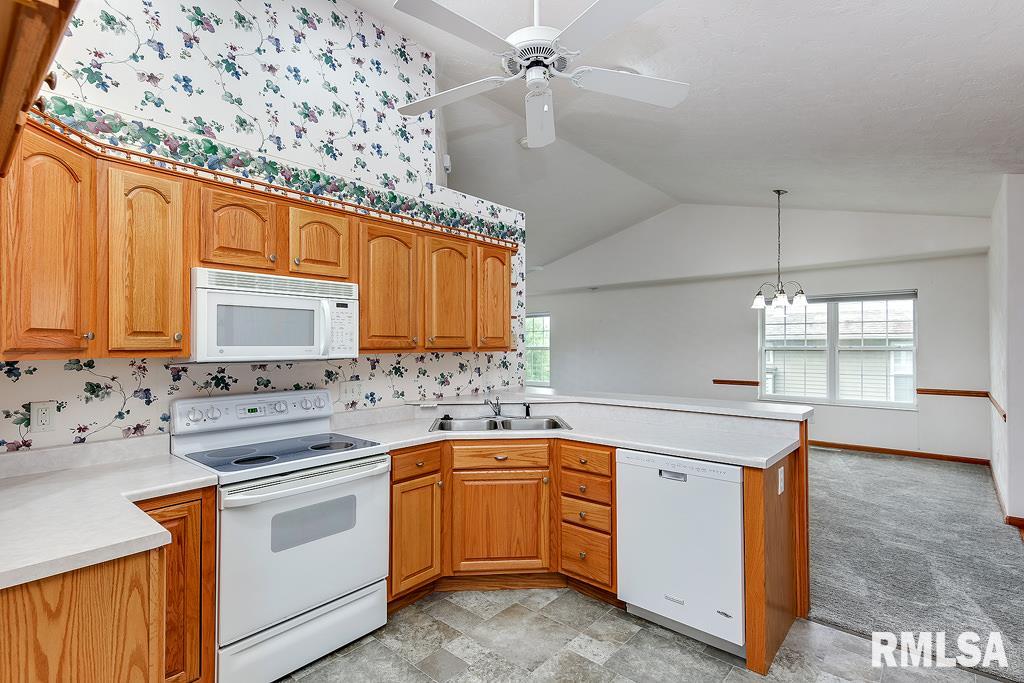 5251 Red Fox Road Bettendorf, IA 52722 - Photo 8 of 24
