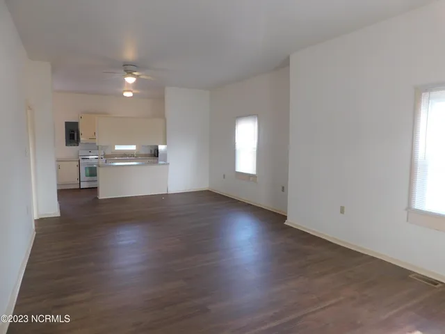 $1,600 | 719 Cedar Street, Beaufort, NC 28516