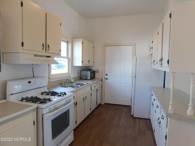 $1,600 | 719 Cedar Street, Beaufort, NC 28516