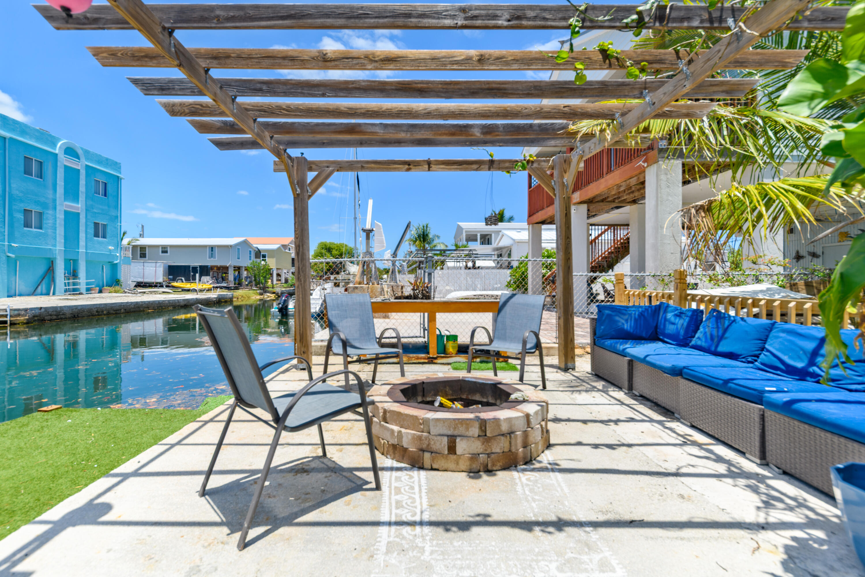 1 Riviera Dr-1