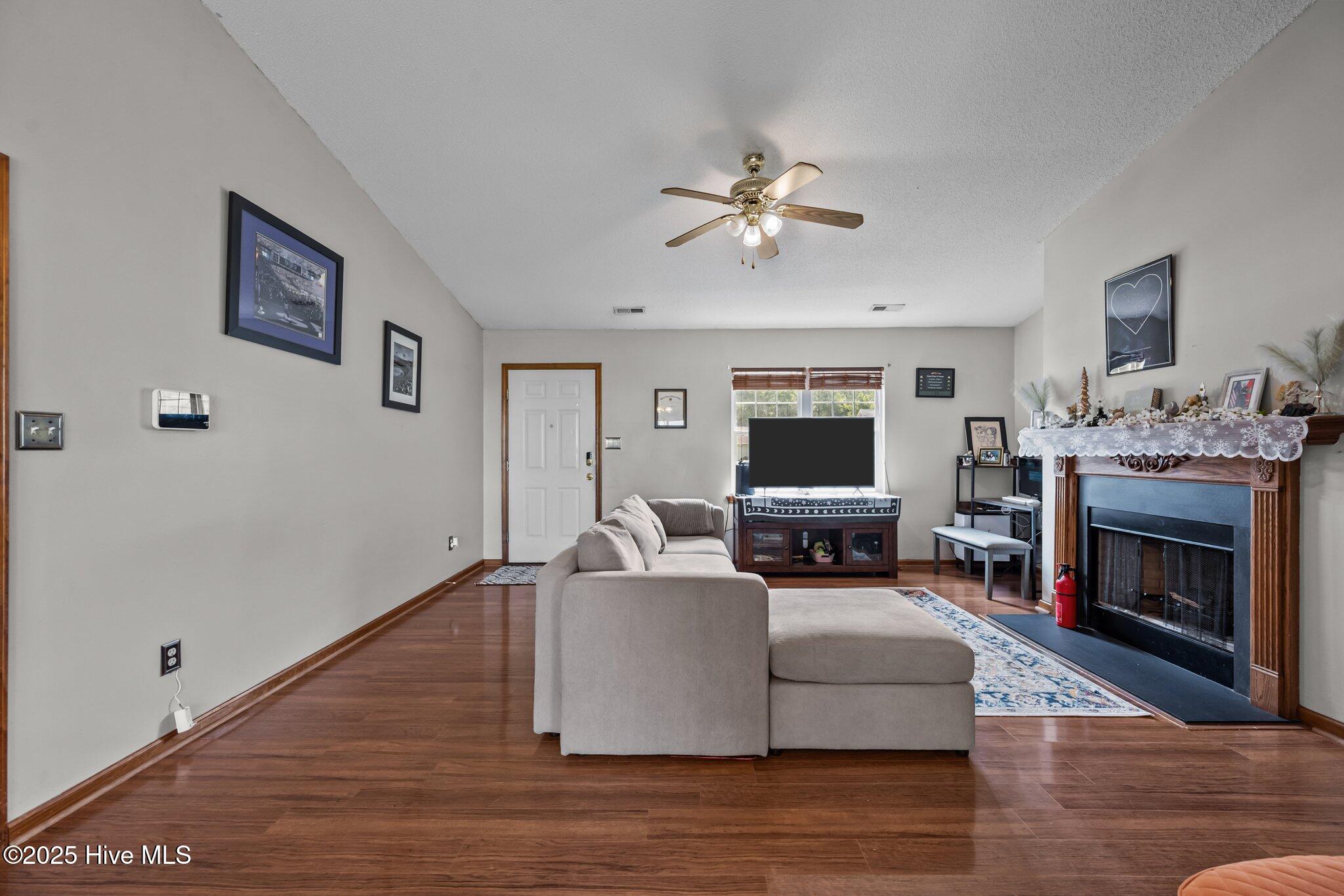 105 Linden Road Richlands, NC 28574 - Photo 3 of 36 5-web-or-mls-_RAD7583