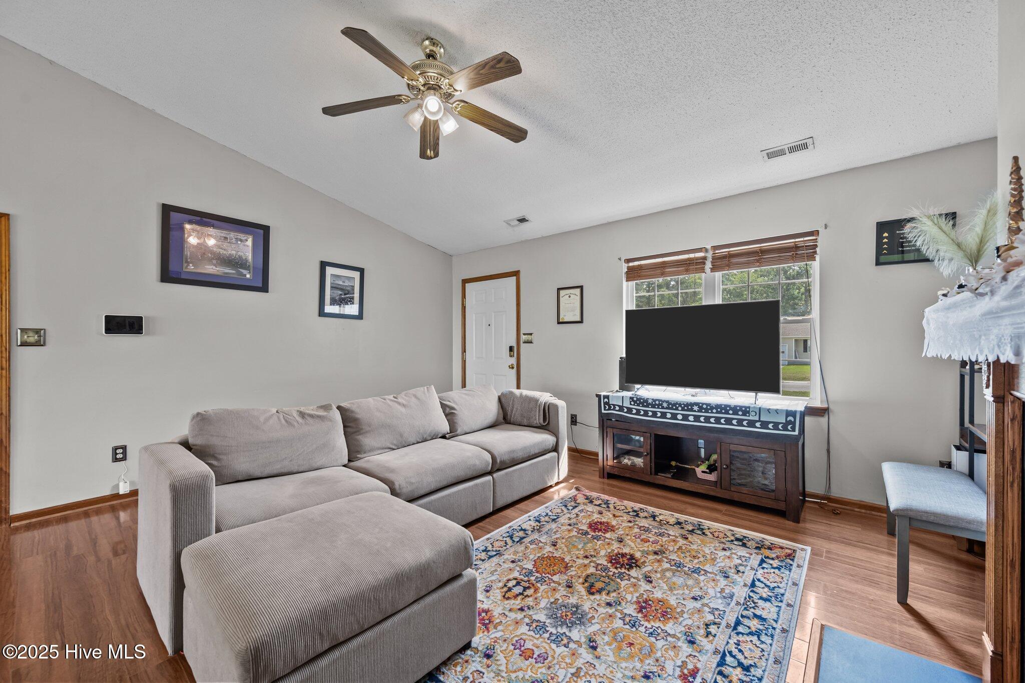 105 Linden Road Richlands, NC 28574 - Photo 5 of 36 6-web-or-mls-_RAD7586