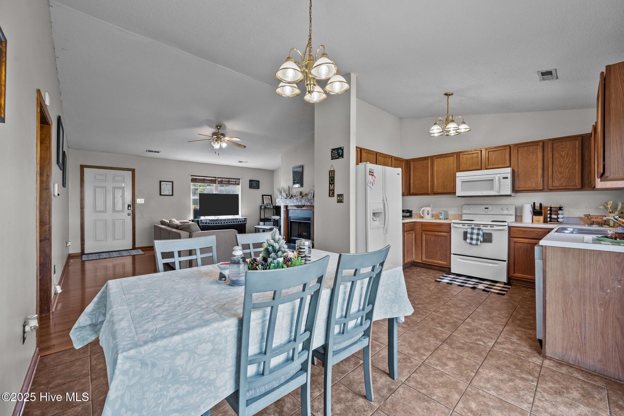 105 Linden Road Richlands, NC 28574 - Photo 7 of 36 10-web-or-mls-_RAD7604