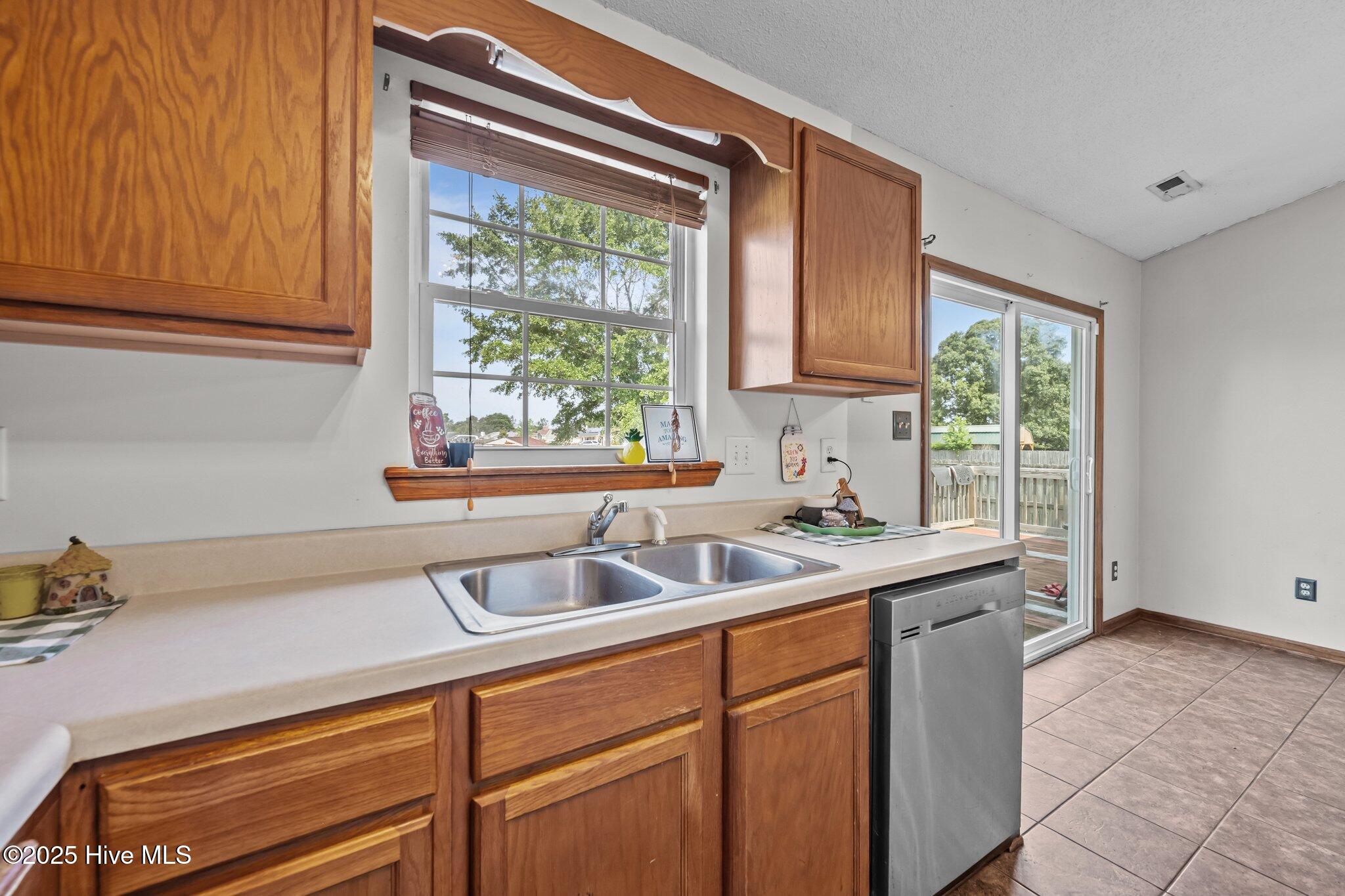 105 Linden Road Richlands, NC 28574 - Photo 10 of 36 13-web-or-mls-_RAD7619