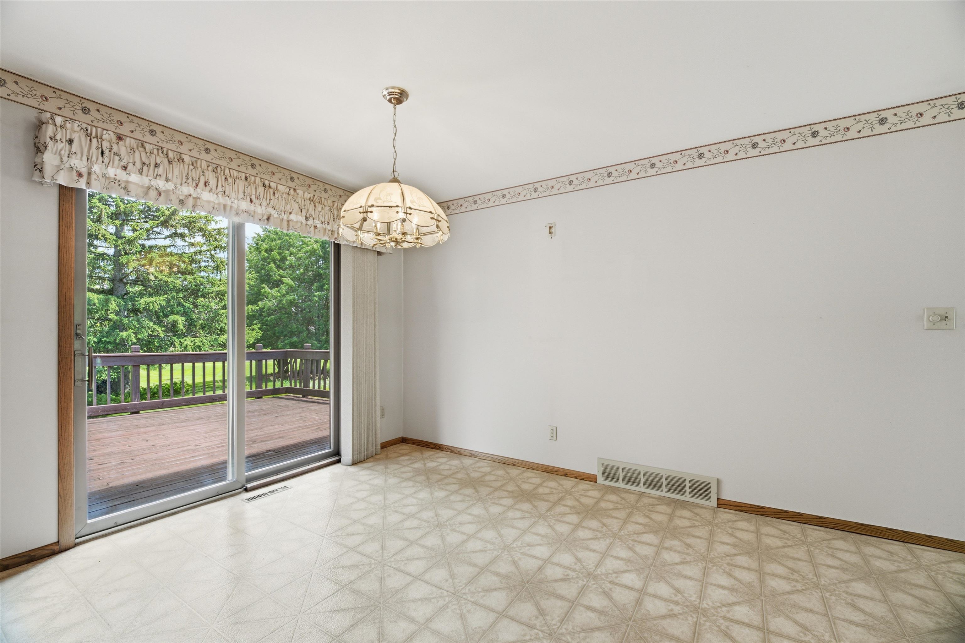1102 South Ridge Lane Appleton, WI 54914 - Photo 6 of 52