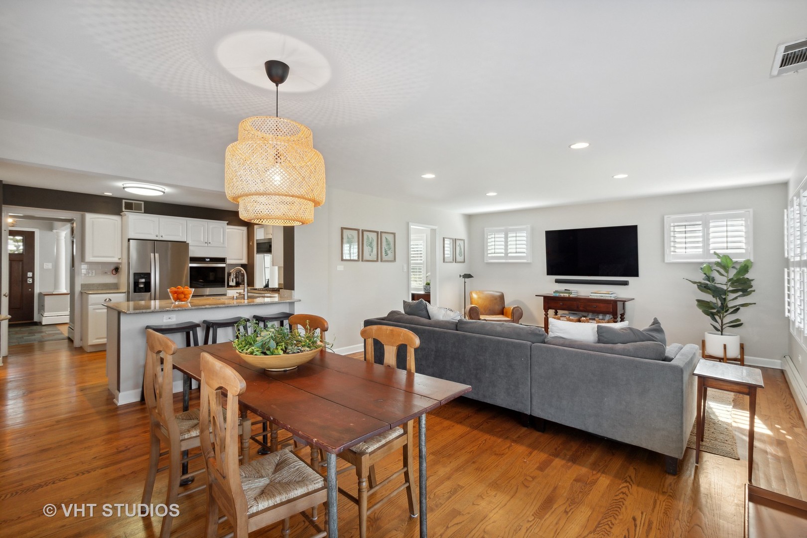 700 Juniper Road Glenview, IL 60025 - Photo 12 of 34 a living room with furniture and a flat screen tv