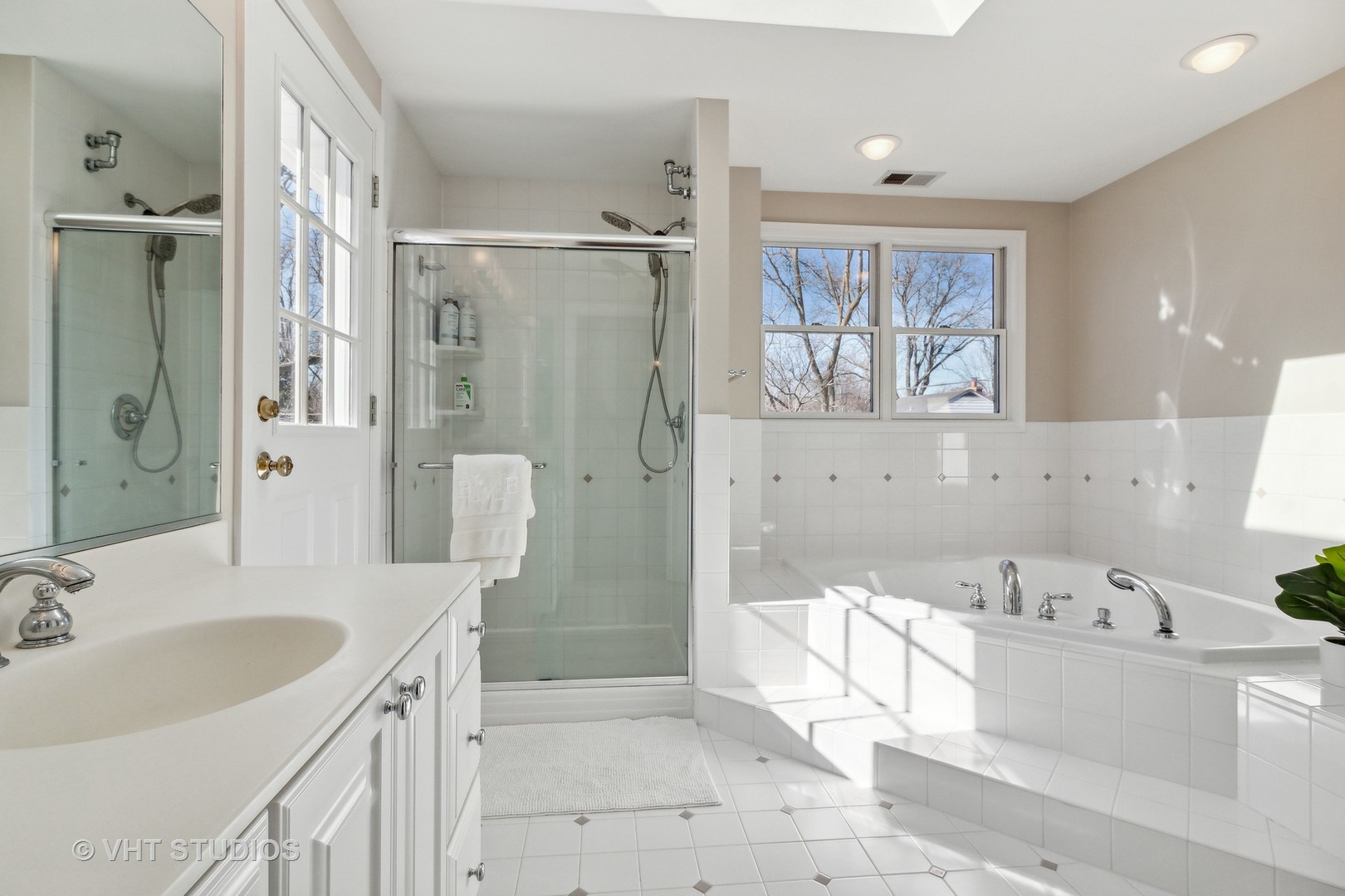 700 Juniper Road Glenview, IL 60025 - Photo 17 of 34 a bathroom with a tub sink and mirror