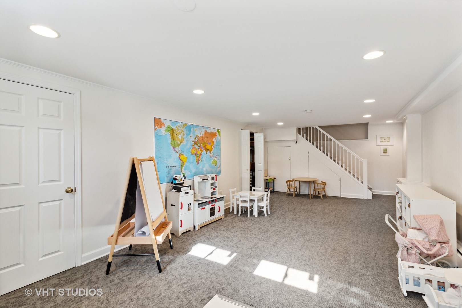 700 Juniper Road Glenview, IL 60025 - Photo 24 of 34 a view of a room with gym equipment