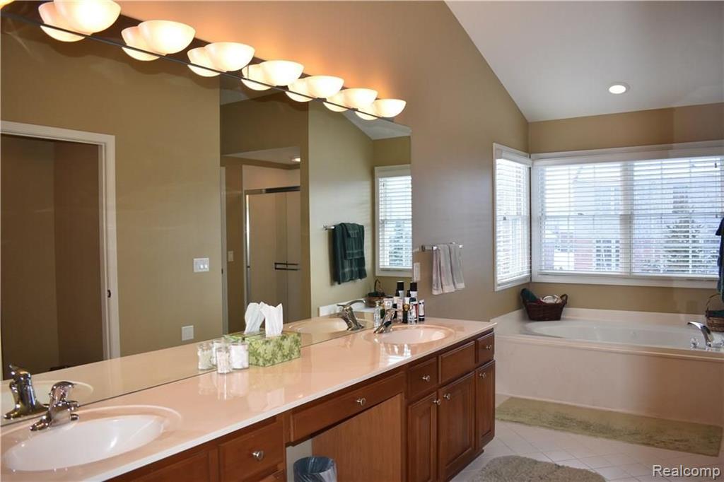 1668 Blushing Court Rochester, MI 48307 - Photo 24 of 34