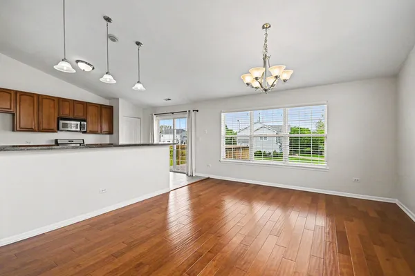 $289,900 | 1765 Fieldstone Drive South, Shorewood, IL 60404
