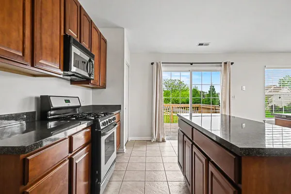 $289,900 | 1765 Fieldstone Drive South, Shorewood, IL 60404