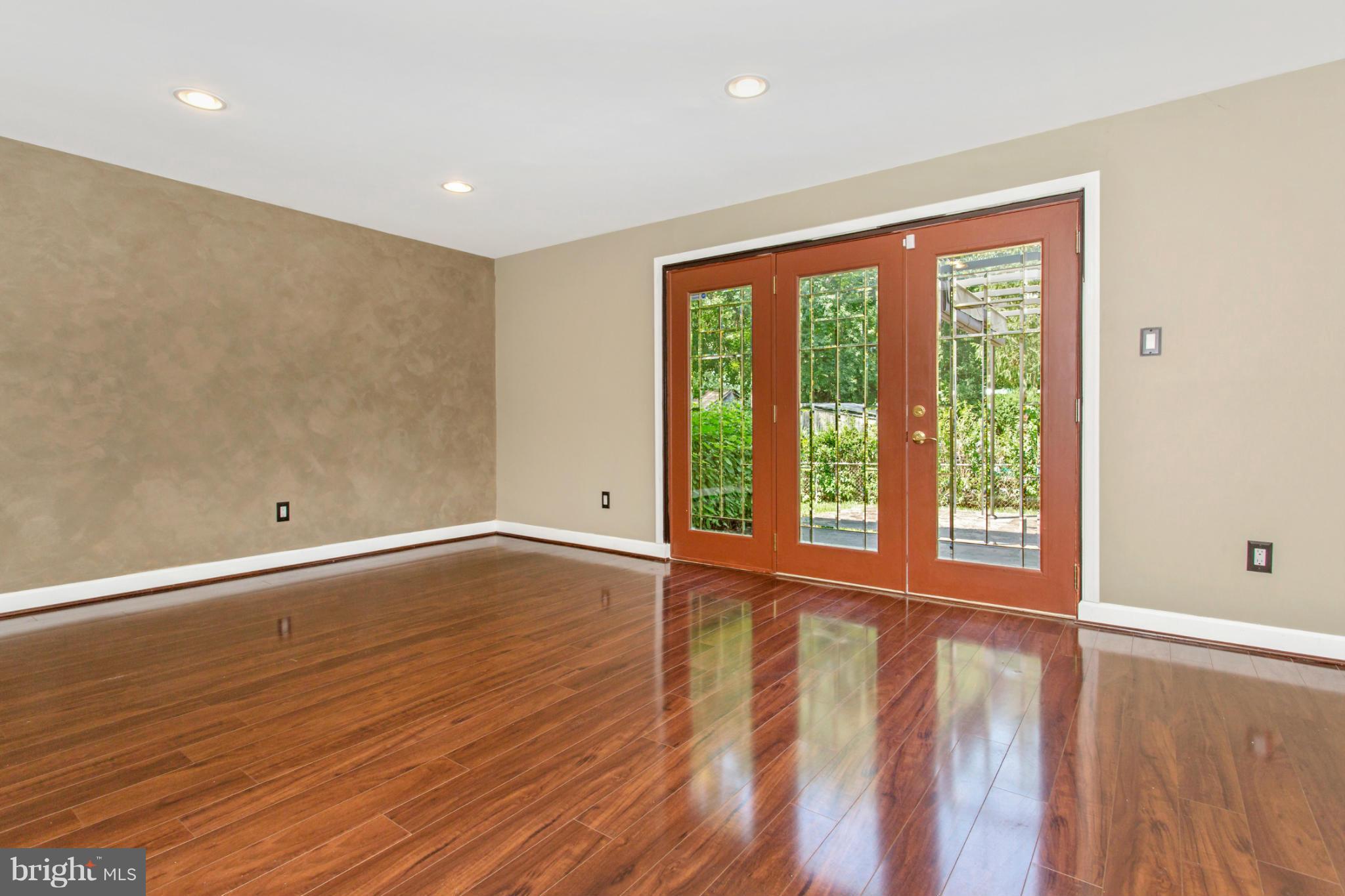 10923 Breewood Road Silver Spring, MD 20901 - Photo 19 of 30 Family Room (walks out to back yard)