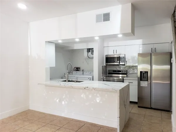 $2,100 | 18338 Northwest 68th Avenue, Unit B, Hialeah, FL 33015