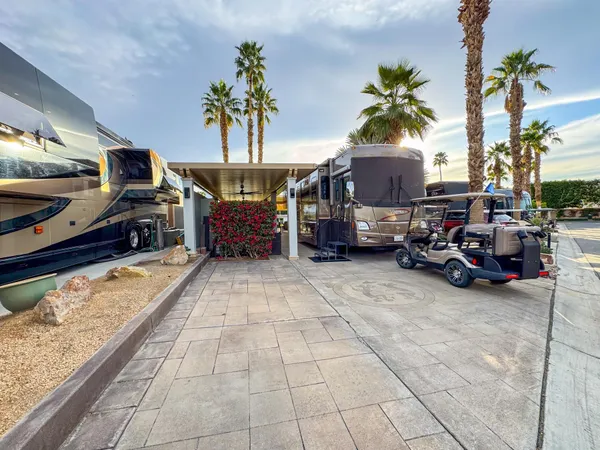 a view of a livingroom with furniture