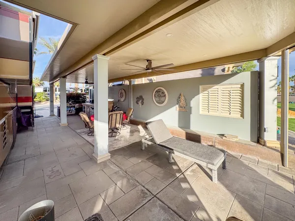 a view of lobby with elevator