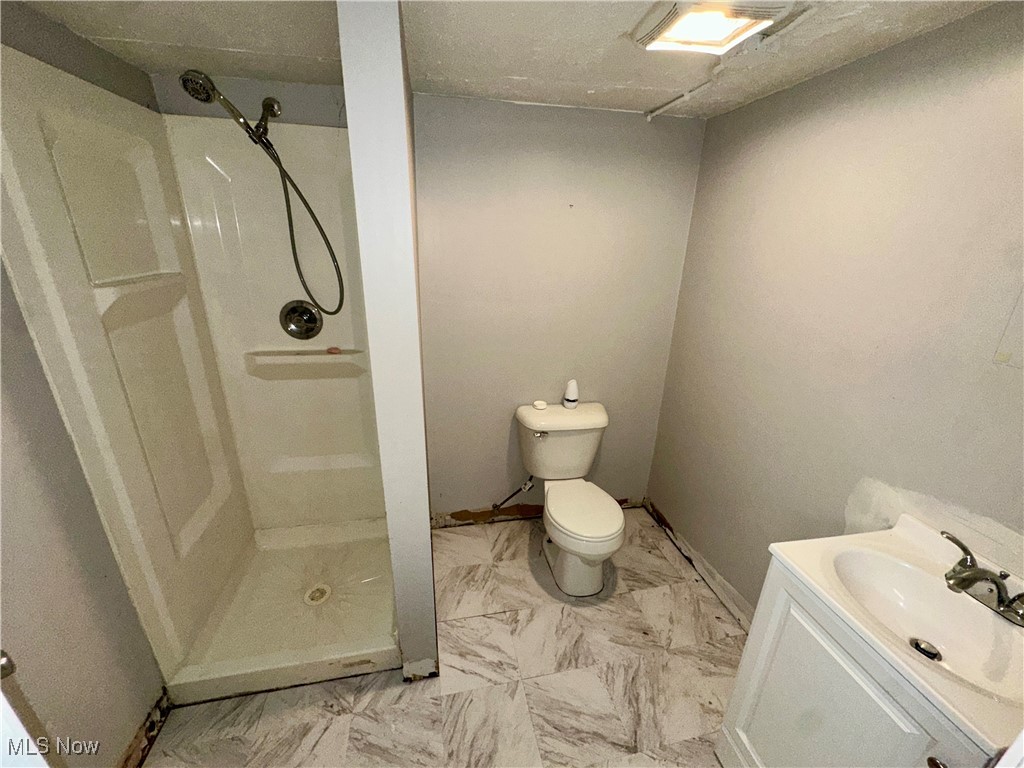 1665 Cumberland Road Cleveland, OH 44118 - Photo 25 of 27 Gallery Image 25