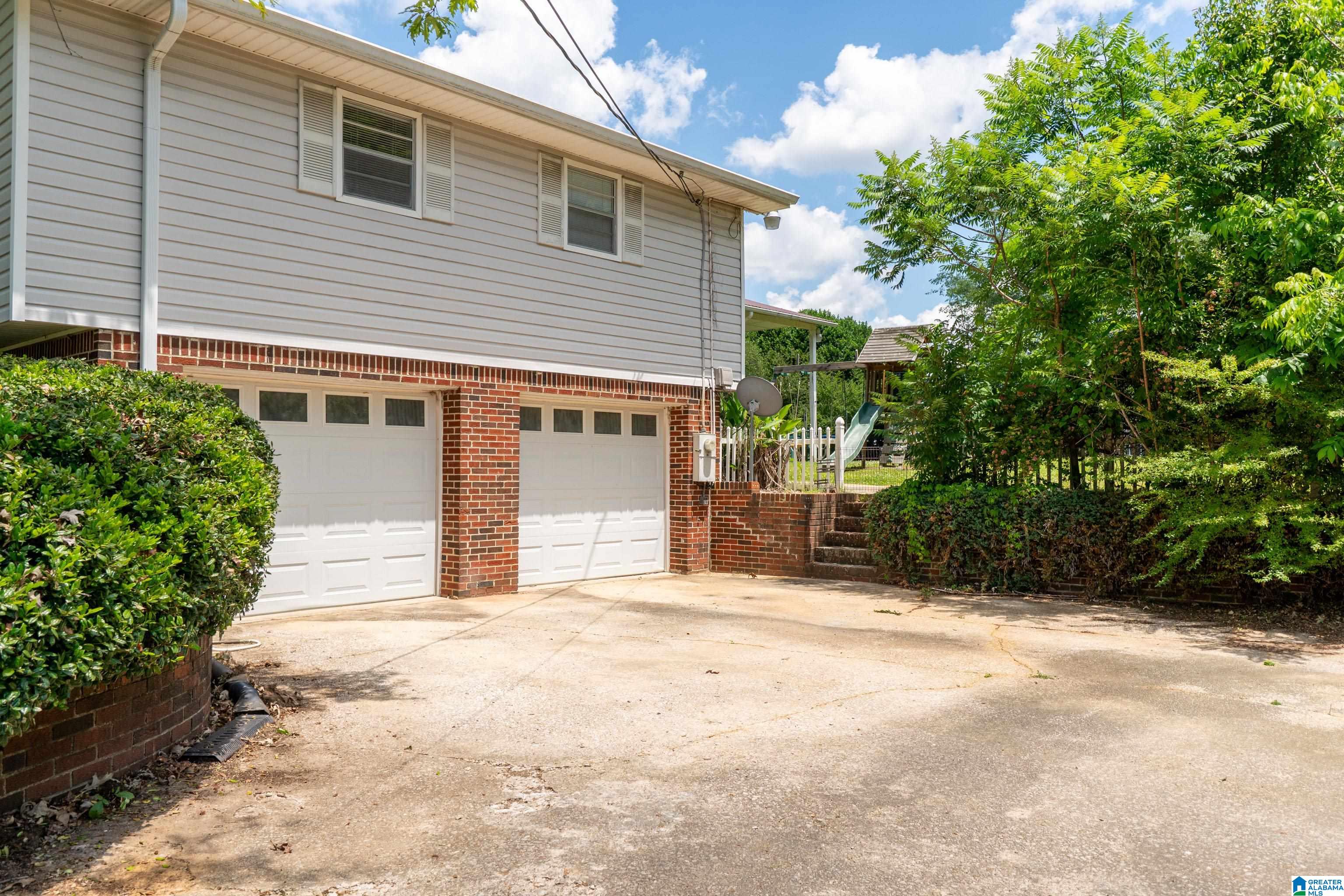 704 Hilltop Road Warrior, AL 35180 - Photo 4 of 56