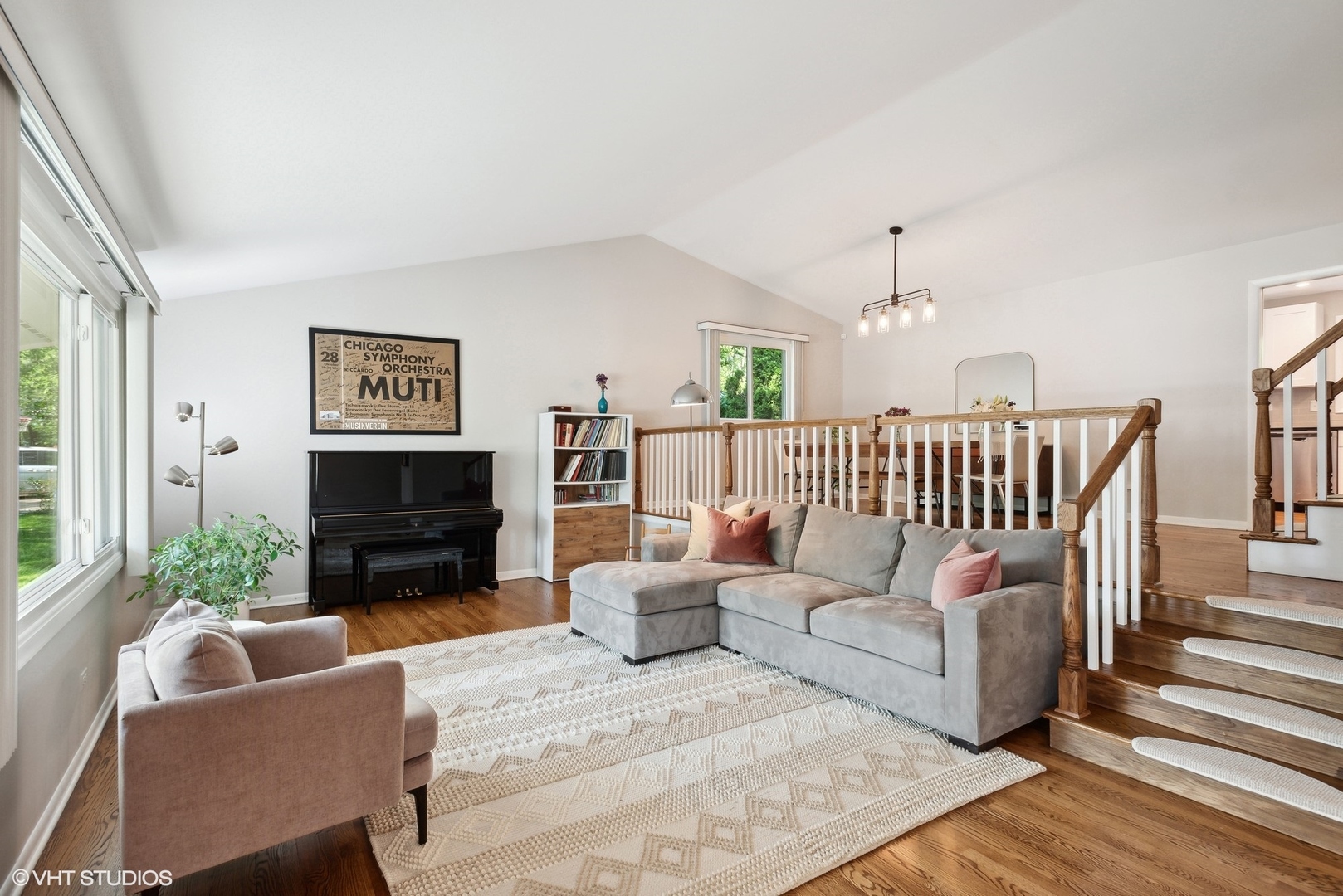 1306 High Point Lane Northbrook, IL 60062 - Photo 2 of 28 Gallery Image 2