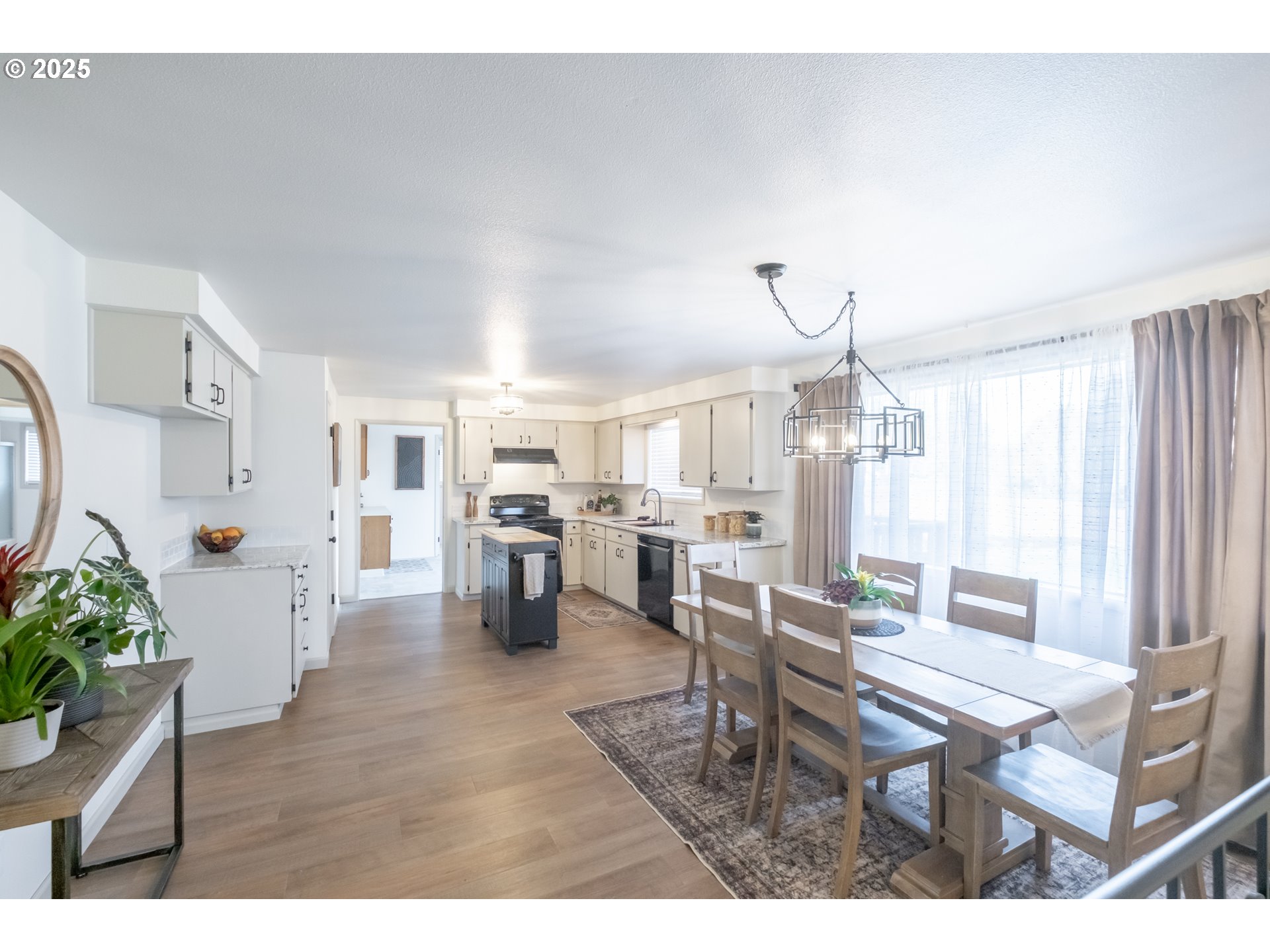 5015 Auburn Road Northeast Salem, OR 97317 - Photo 6 of 39