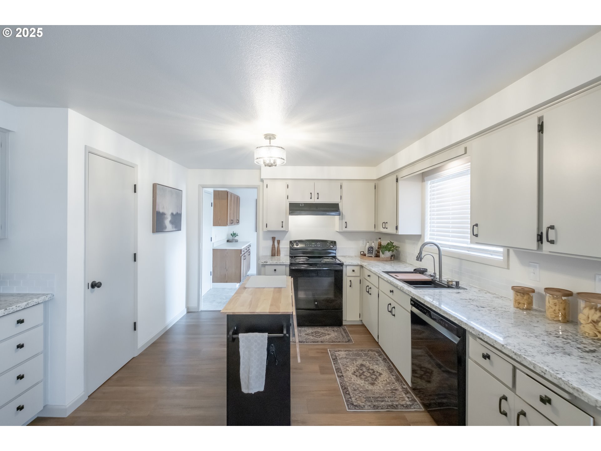 5015 Auburn Road Northeast Salem, OR 97317 - Photo 7 of 39