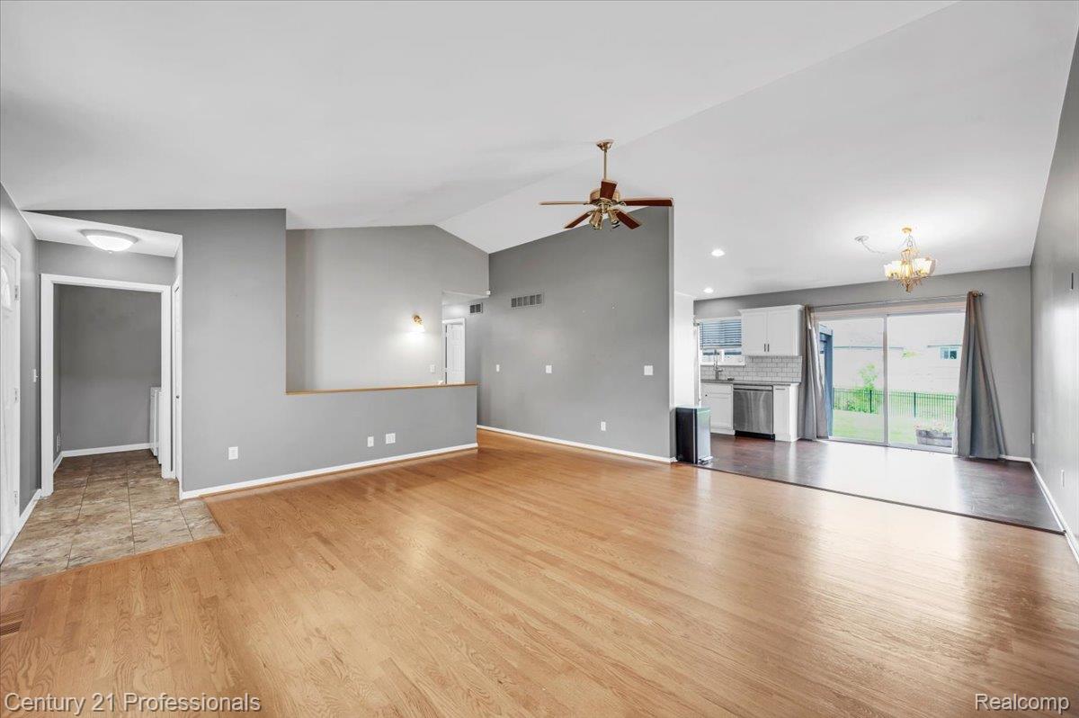 53611 County Line Road New Baltimore, MI 48047 - Photo 15 of 29 15-DSC_3005.jpg