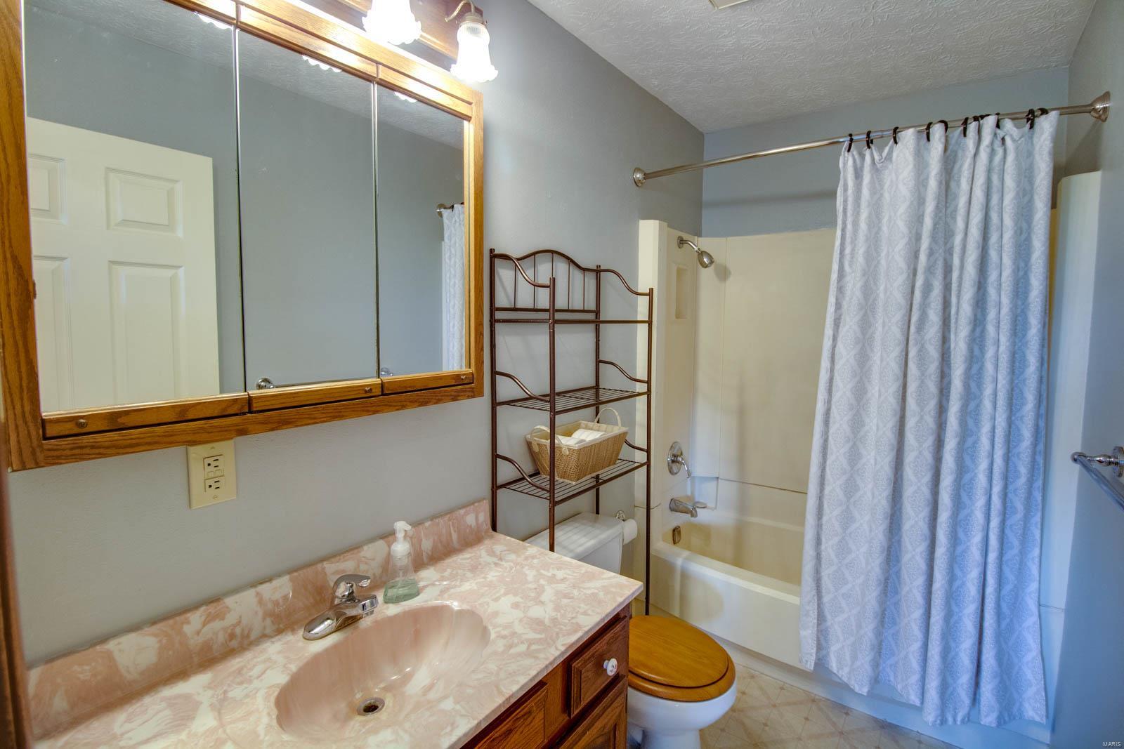208 Big Arch Road Godfrey, IL 62035 - Photo 14 of 32 Gallery Image 14