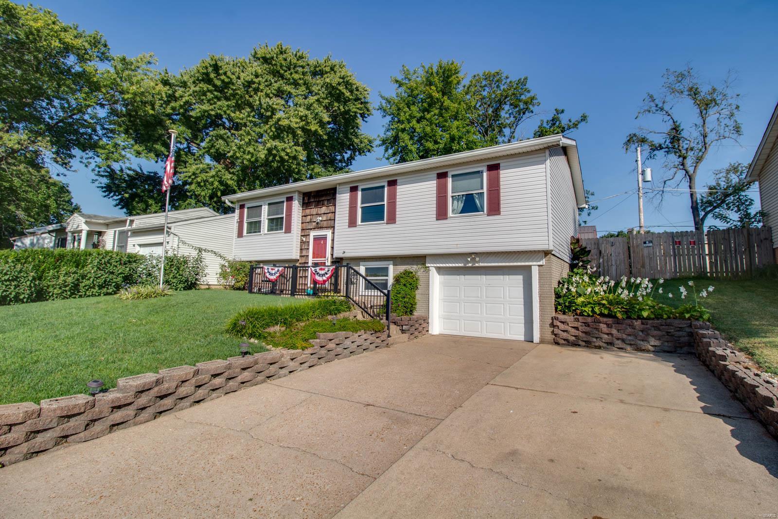 208 Big Arch Road Godfrey, IL 62035 - Photo 2 of 32 Gallery Image 2