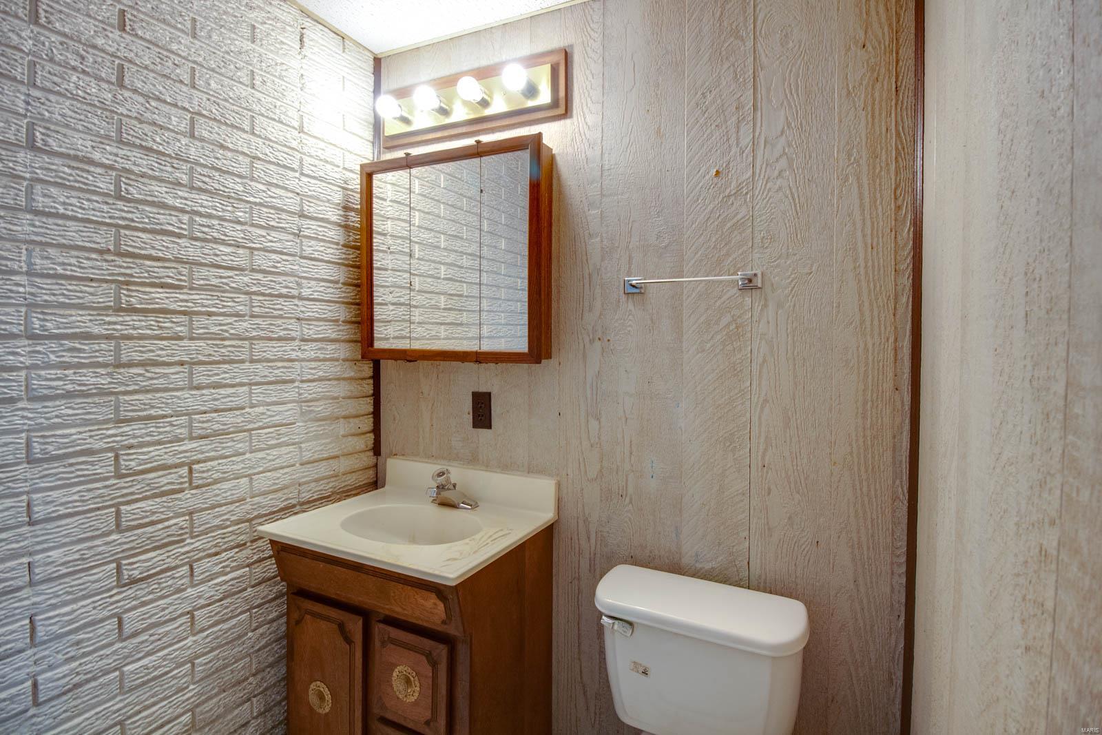 208 Big Arch Road Godfrey, IL 62035 - Photo 21 of 32 Gallery Image 21