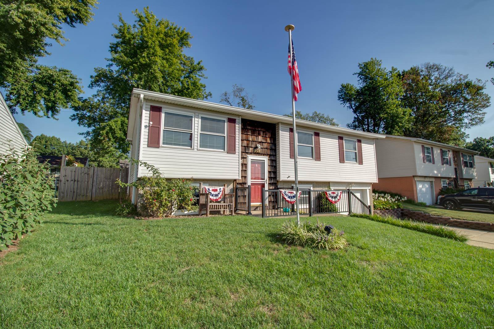 208 Big Arch Road Godfrey, IL 62035 - Photo 3 of 32 Gallery Image 3