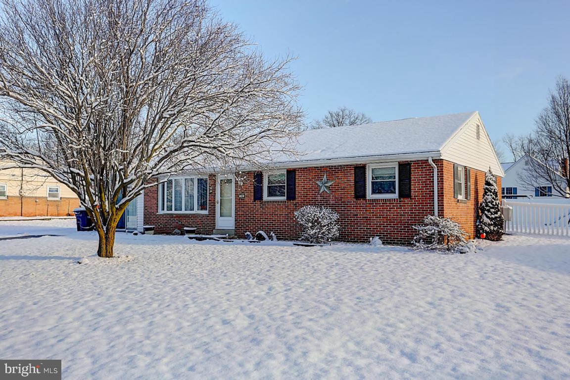 39 Farmland Road Leola, PA 17540 - Photo 1 of 27 Gallery Image 1