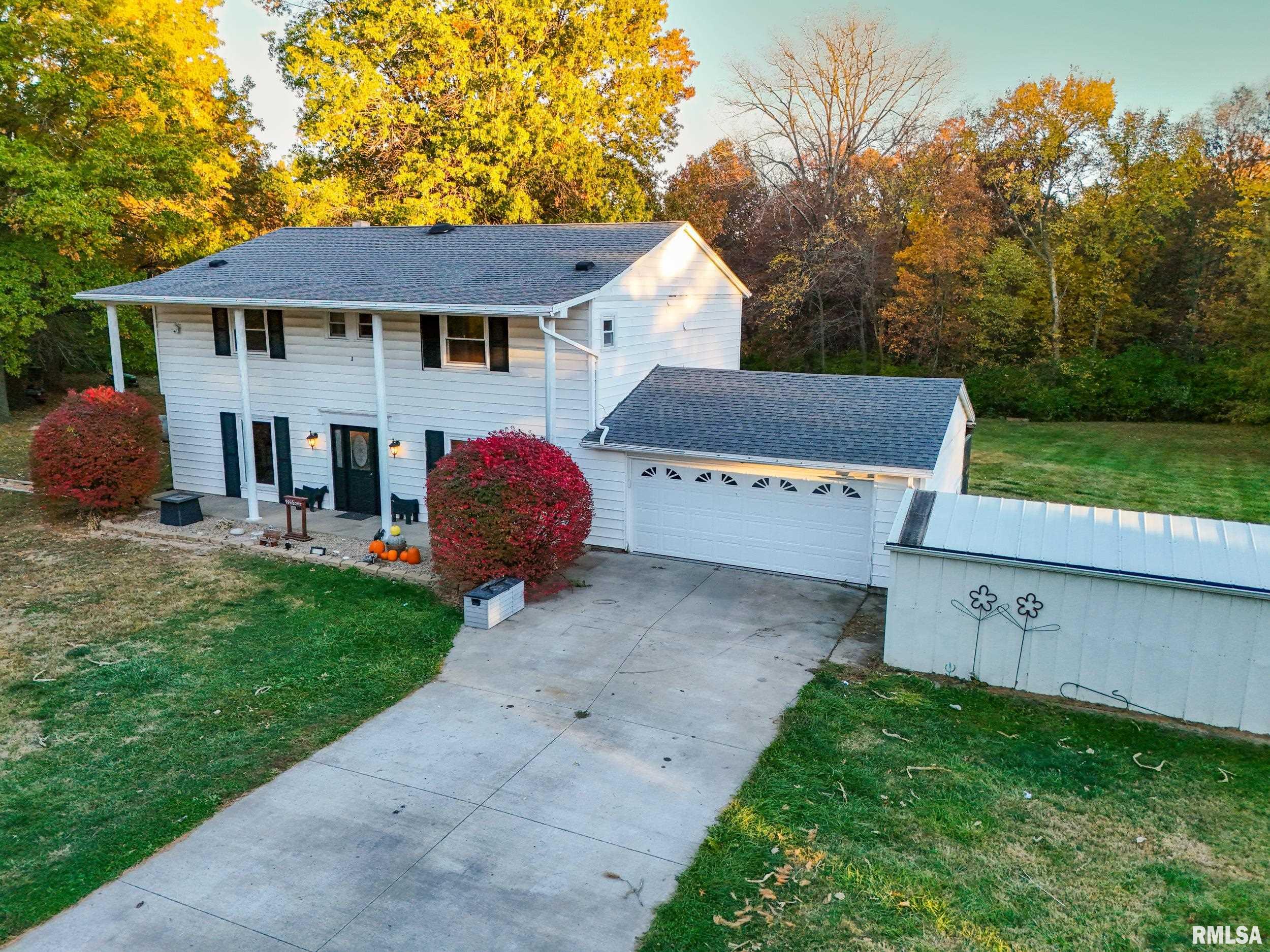 21 Armstrong Court Macomb, IL 61455 - Photo 3 of 51