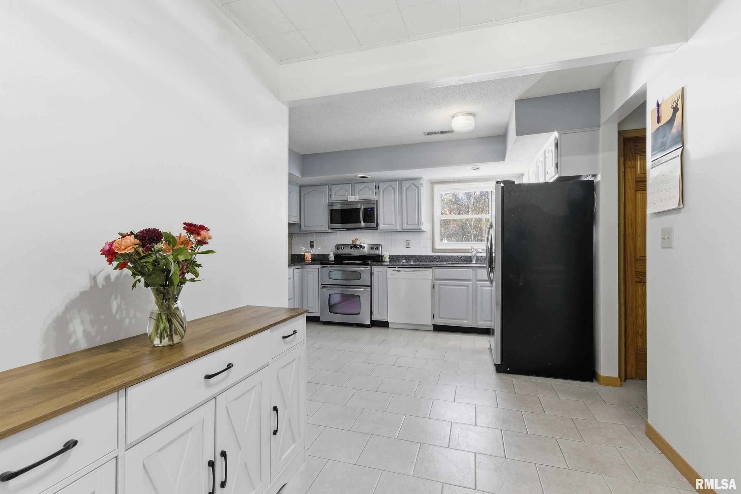 21 Armstrong Court Macomb, IL 61455 - Photo 9 of 51