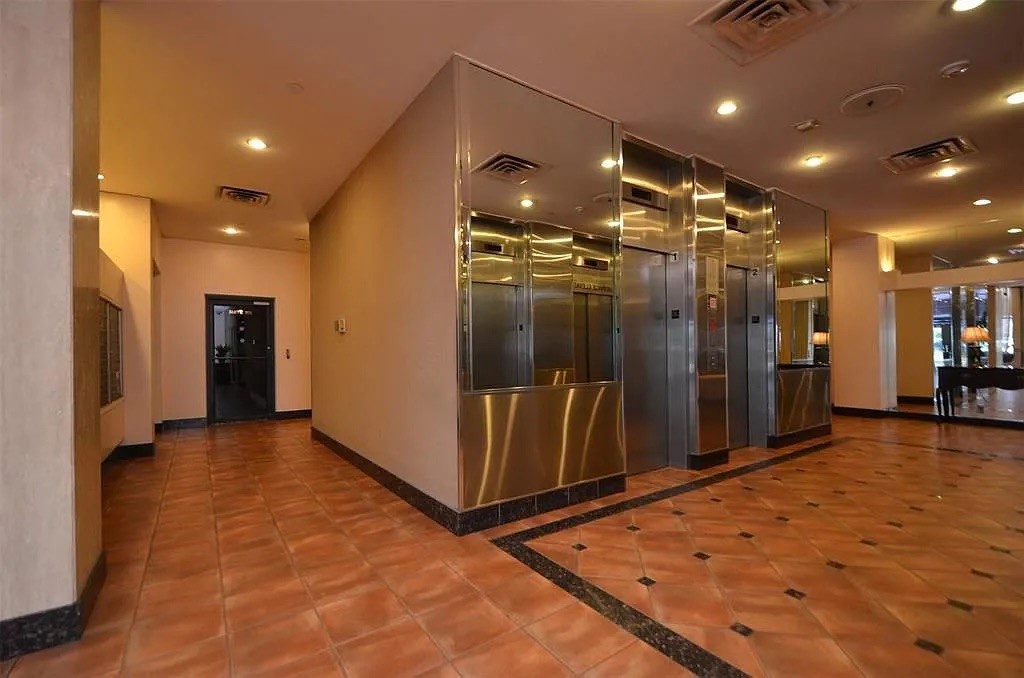 2016 Main Street, Unit 903 Houston, TX 77002 - Photo 17 of 25 Elevators