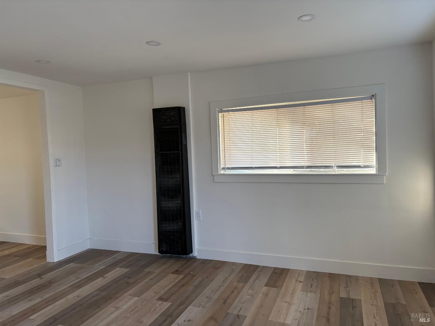 313 Roney Avenue Vallejo, CA 94590 - Photo 9 of 26 an empty room with wooden floor and windows