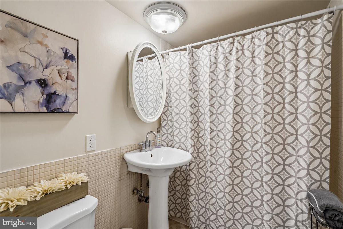 1250 4th Street Southwest, Unit W113 Washington, DC 20024 - Photo 30 of 70 Spacious Full Bath