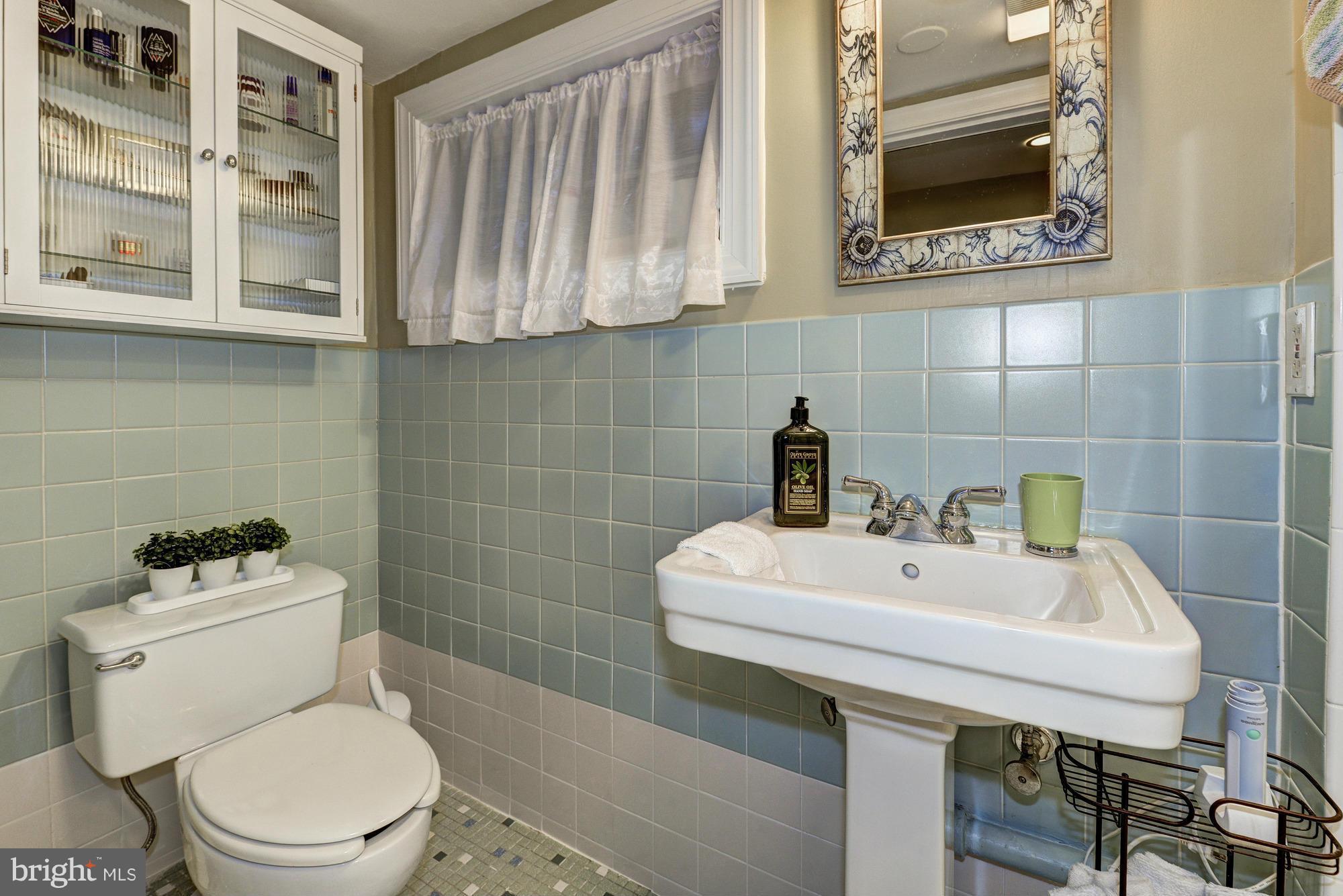 10409 Rodney Road Silver Spring, MD 20903 - Photo 15 of 27 Bath (Master)