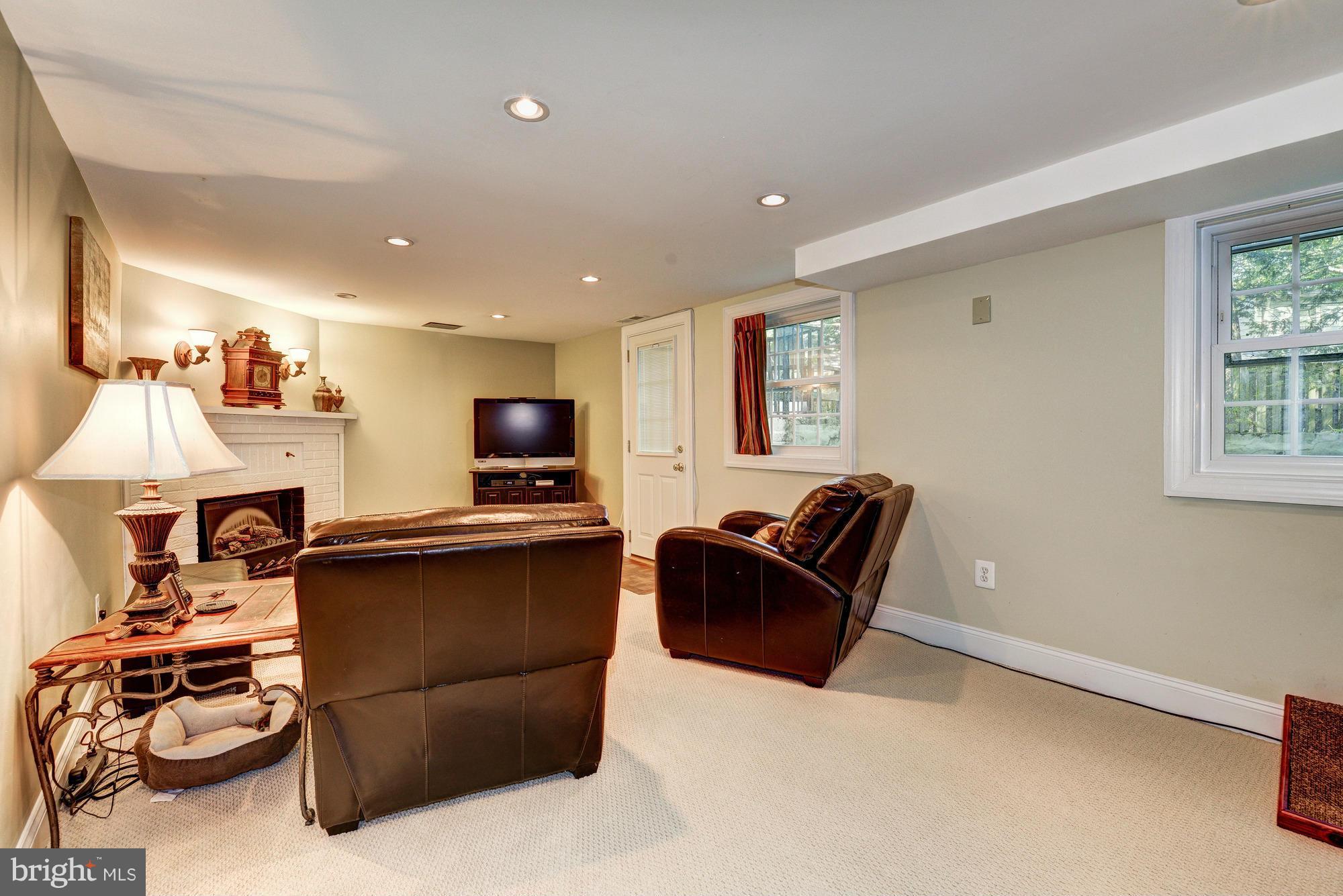 10409 Rodney Road Silver Spring, MD 20903 - Photo 22 of 27 Family Room